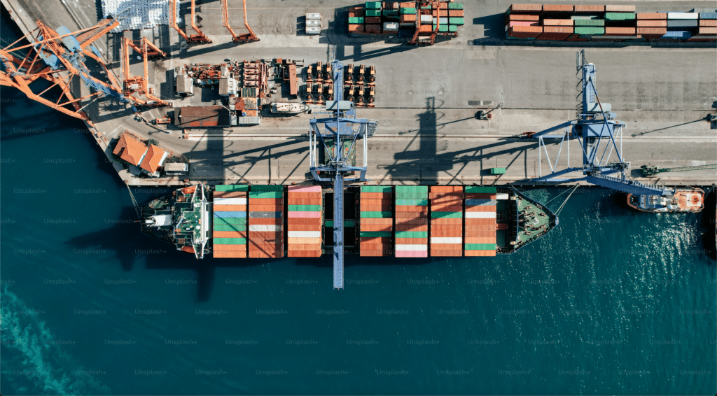 Reciente incremento de aranceles a muebles y equipo de oficina importados desde China 2025